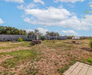 NOVÁ CENA : Novostavba rodinného bungalovu s veľkorysým pozemkom a prémiovým štandardom - Šurany