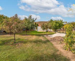 VÁŠ BUDÚCI DOMOV POD MALÝMI KARPATMI | STAVEBNÝ POZEMOK 654 m², SMOLENICE