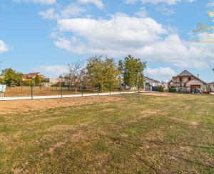 VÁŠ BUDÚCI DOMOV POD MALÝMI KARPATMI | STAVEBNÝ POZEMOK 654 m², SMOLENICE