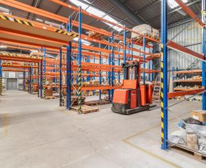 Na predaj moderný komerčný areál 1040 m² s logistickým zázemím – Nové Mesto nad Váhom