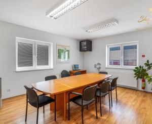 Na predaj moderný komerčný areál 1040 m² s logistickým zázemím – Nové Mesto nad Váhom