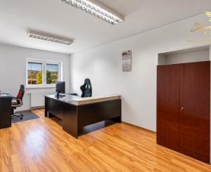 Na predaj moderný komerčný areál 1040 m² s logistickým zázemím – Nové Mesto nad Váhom