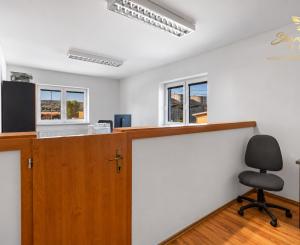 Na predaj moderný komerčný areál 1040 m² s logistickým zázemím – Nové Mesto nad Váhom