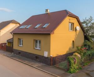 Exkluzívna ponuka: Veľkorysý 6-izbový rodinný dom s dvojgarážou v centre Vrútok