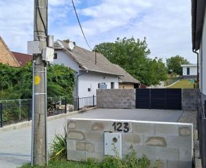 Rodinný dom s pozemkom v pokojnom prostredí obce | Lančár