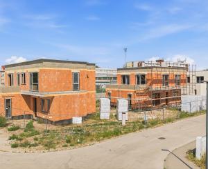 LUXUSNÁ MESTSKÁ 5-IZBOVÁ VILA SO STREŠNOU TERASOU | SENEC – KYSUCKÁ ULICA