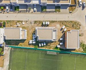 LUXUSNÁ MESTSKÁ 6-IZBOVÁ VILA SO STREŠNOU TERASOU | SENEC – KYSUCKÁ ULICA