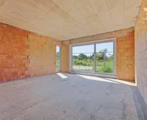LUXUSNÁ MESTSKÁ 6-IZBOVÁ VILA SO STREŠNOU TERASOU | SENEC – KYSUCKÁ ULICA