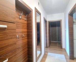 Na prenájom IHNEĎ VOĽNÝ 2-izbový byt po rekonštrukcii – centrum Trebišova, Tržná ulica