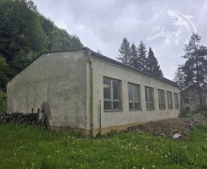 Priestranná budova s bývaním