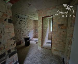 Priestranná budova s bývaním