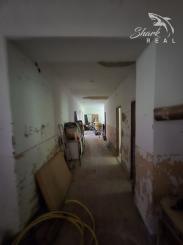 Priestranná budova s bývaním