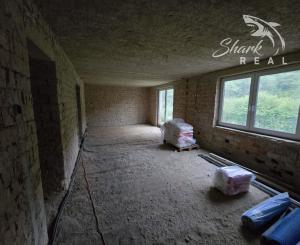 Priestranná budova s bývaním