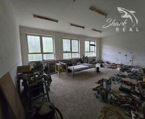 Priestranná budova s bývaním