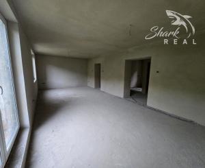 Priestranná budova s bývaním