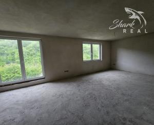 Priestranná budova s bývaním