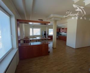 Administratívno-apartmánová budova