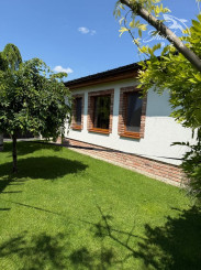 Štýlový 5-izbový bungalov s krásnou záhradou