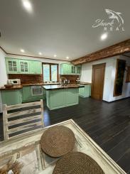 Štýlový 5-izbový bungalov s krásnou záhradou