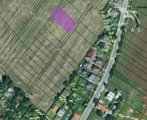 KRÁSNY POZEMOK S VÝHĽADOM NA BOJNICKÝ ZÁMOK