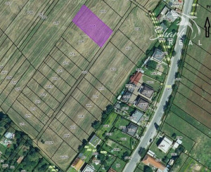 KRÁSNY POZEMOK S VÝHĽADOM NA BOJNICKÝ ZÁMOK