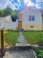 Malebná romantická chalupa pod lesom