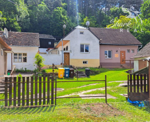 Malebná romantická chalupa pod lesom