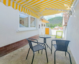 Malebná romantická chalupa pod lesom