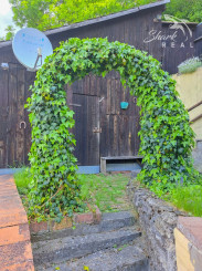 Malebná romantická chalupa pod lesom