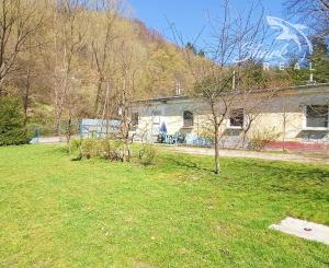 Viacúčelový objekt vhodný na podnikanie v obci Vyhne