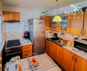 Malebný romantický domček pod lesom