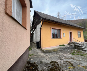 PREDANÉ - Chalupa pri potôčiku / Nová Baňa