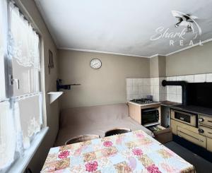 PREDANÉ - Chalupa pri potôčiku / Nová Baňa