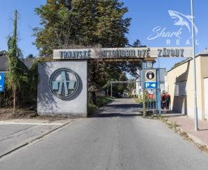 Hala s pozemkami v priemyselnej zóne v Trnave