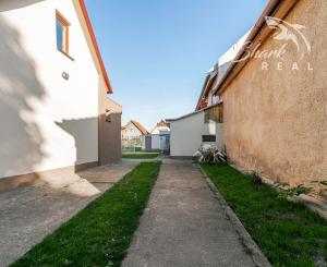 REZERVOVANÉ - Na predaj pekný dom so záhradou