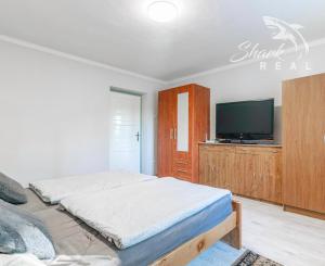 REZERVOVANÉ - Na predaj pekný dom so záhradou