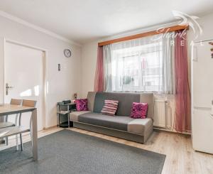 REZERVOVANÉ - Na predaj pekný dom so záhradou