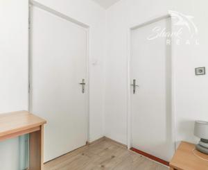 REZERVOVANÉ - Na predaj pekný dom so záhradou