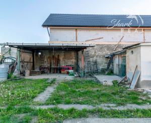 REZERVOVANÉ - Na predaj pekný dom so záhradou