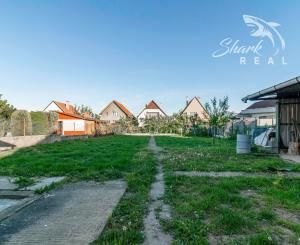 REZERVOVANÉ - Na predaj pekný dom so záhradou