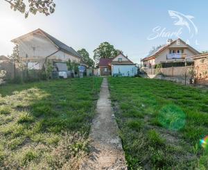 REZERVOVANÉ - Na predaj pekný dom so záhradou