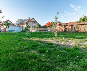 REZERVOVANÉ - Na predaj pekný dom so záhradou