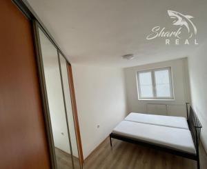 Na prenájom svetlý 2 izbový byt