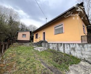 REZERVOVANÉ - RD - Chalupa pri potôčiku / Nová Baňa