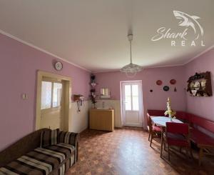 REZERVOVANÉ - RD - Chalupa pri potôčiku / Nová Baňa