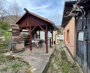 REZERVOVANÉ - RD - Chalupa pri potôčiku / Nová Baňa