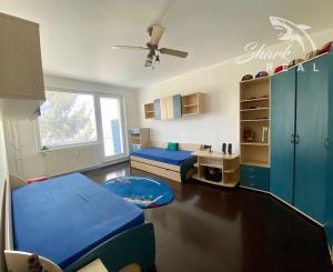 Predaj: Jedinečný 4-izbový byt 105 m², 2 balkóny, 2 kúpeľne, 3 pivnice – Považská Bystrica