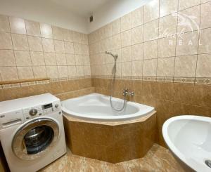 Predaj: Jedinečný 4-izbový byt 105 m², 2 balkóny, 2 kúpeľne, 3 pivnice – Považská Bystrica