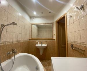 Predaj: Jedinečný 4-izbový byt 105 m², 2 balkóny, 2 kúpeľne, 3 pivnice – Považská Bystrica