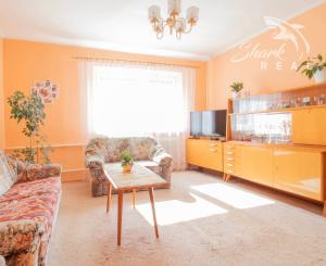 Čiastočne zrekonštruovaný dom vo výbornej lokalite s garážou